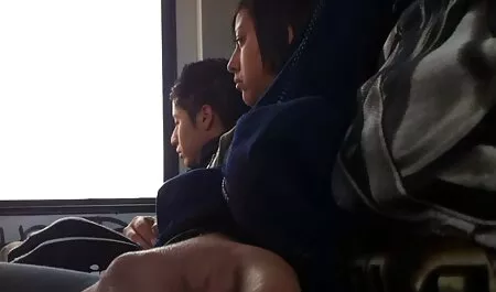 El hombre calvo y anal, dos jóvenes en videos porno en idioma latino el sofá