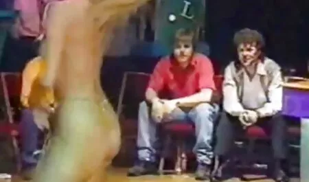 Mujer de ojos grandes peliculas completas en español latino xxx en guantes y zapatos atraen a los hombres primero