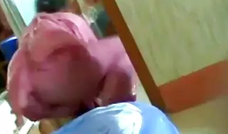 Sus calcetines pornos latinos verdes con un chico