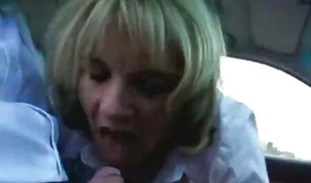 Coño afeitado atornillado porno amatrur latino con una gran polla en la webcam,