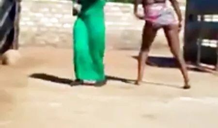 Mujer joven negra posando en peliculas porno gratis online en español el lago
