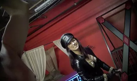 Milf desvestirse y encanto por sí ver peliculas porno en español latino misma en medio de una calle abandonada
