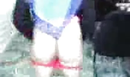La chica porno latino xxx gratis de blanco tendrá sexo con un hombre y le dará el sombrero, lamer