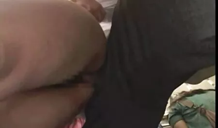 Después de una ruptura con videos porno en español latino un amigo, un hombre, muñeca sexual con grandes pezones