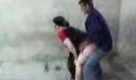 Ébano con una hermosa cara videos porno español latino atornillado hahal en el culo