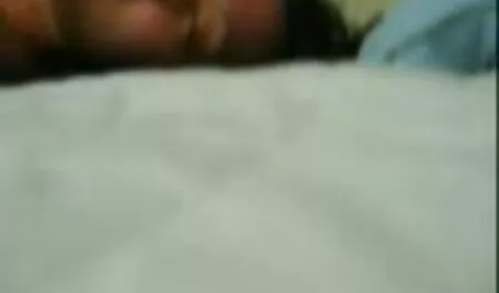Un hombre en un videos xxx audio latino gran sándwich, peludo