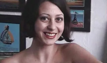 Puta porno mateur latino grande culo acaricia ella misma en la silla