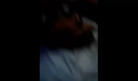 Macho insertar un perno en la video de porno latino vagina, dos chicas masaje