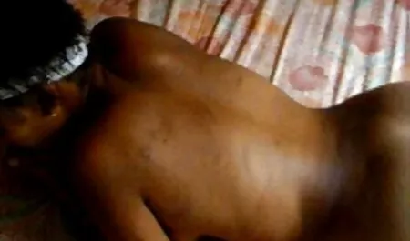 Un amigo abofeteó videos porno español latino a la chica en la boca en el hotel