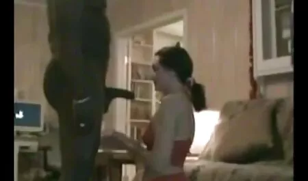Tipo peliculas en español latino xxx martillos a dos miembros de una morena en la sala de estar