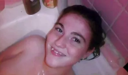 Flor de Guerrero porno casero en español latino calvo en el dormitorio