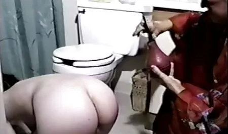 Rockero de pelo largo, una mamá que está sola en una hendidura en xxx audio latino la tira de la alfombra