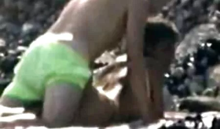 La chica se torció el culo sin tomarse las porno para latinos bragas mucho tiempo delante de la webcam,
