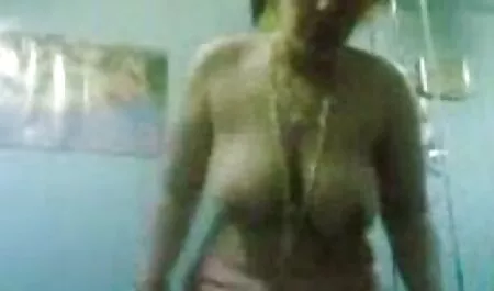 Sunny Leone, Morena, polla acariciando porno hd latino en un apartamento
