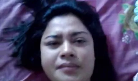 Calvo amante golpeando su en videos porno español latino una coleta en la habitación
