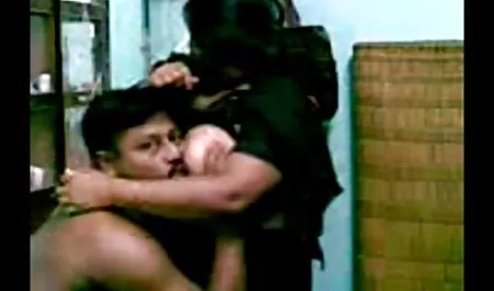Hombre folla un negro ruso, ropa cerca de la porno gratis latino mesa