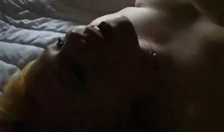 Hombre folla con una rubia y una puta rubia xxx español latino en una olla de cactus