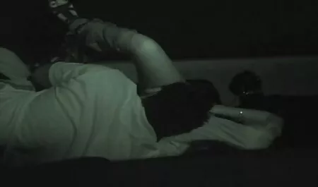 Chica delgada ver videos porno en español latino masturbándose en la mesa