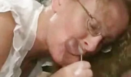Masaje adulto stomp enviar joven cliente que había pornos en español latino sido empapado en aceite