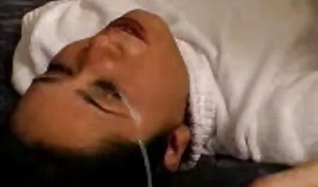 Amante mamá, con videos xxx en audio latino uñas en rojo con una gran polla