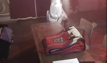 Calvo Italiano poner un semental en el culo de una chat porno latino mujer madura en la cocina